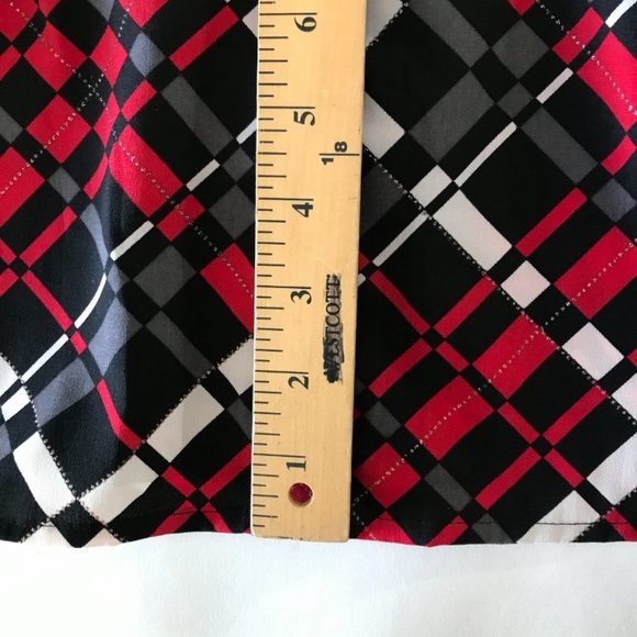 🆕 Covington Women’s Black Red Checkerboard Button Down V Neck Peplum Shirt - Picture 7 of 14